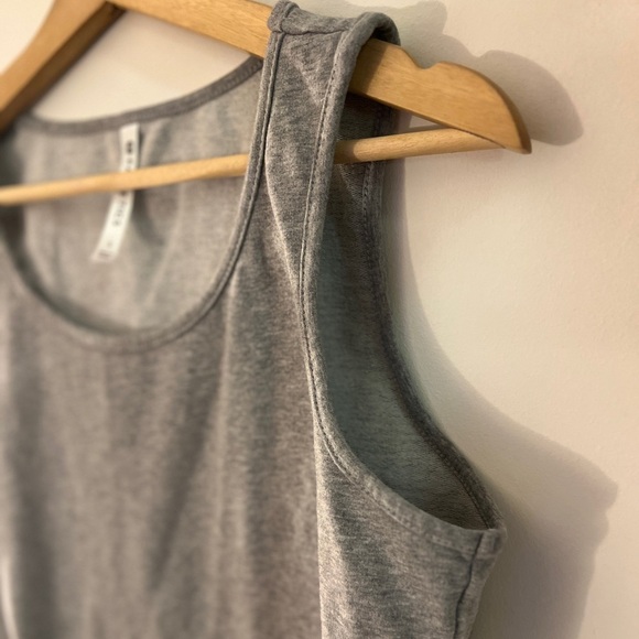 3/$25 Fabletics Lace Trimmed Gray Tank Top S GUC - Picture 3 of 8